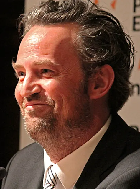 マシュー・ペリー（2013年12月16日の資料写真）。新作ドキュメンタリーの場面写真ではありません。