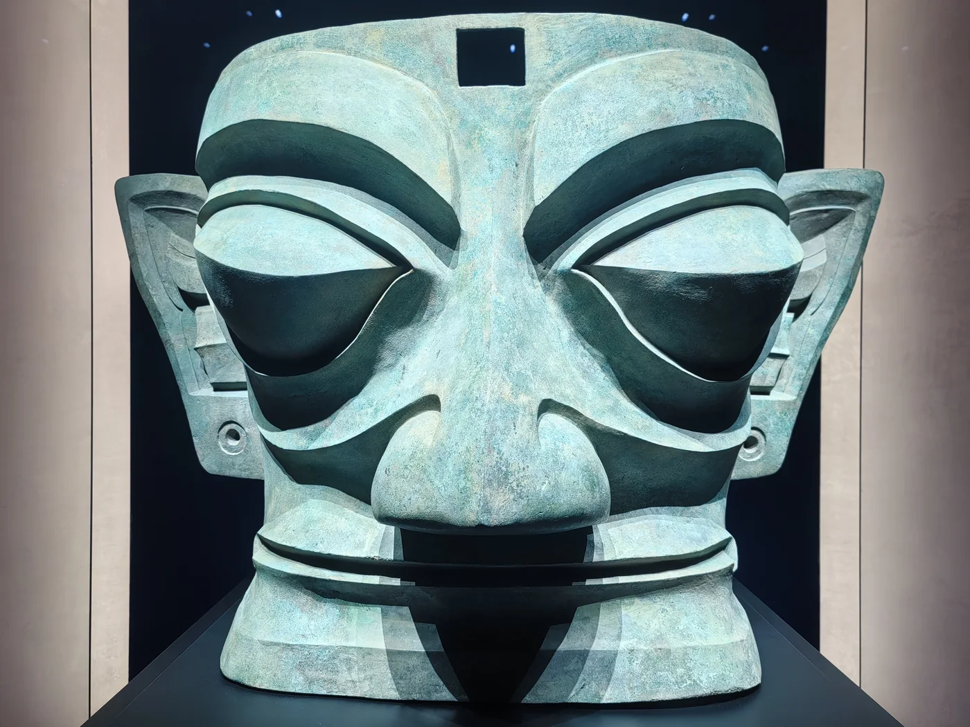 三星堆博物館の青銅仮面（2025年5月19日の資料写真）。映画の場面写真ではありません。