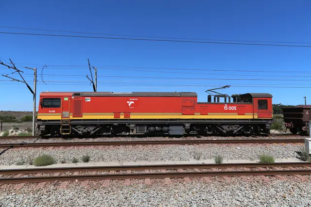 2015年のシシェン・サルダナ線Class 15E機関車の資料写真。今回の696両編成ではありません